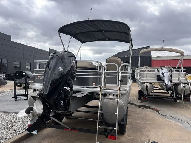 Slide: The Image of Sun Tracker Fishin' Barge 20 DLX 2023 - 4