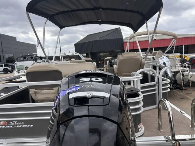 Slide: The Image of Sun Tracker Fishin' Barge 20 DLX 2023 - 6