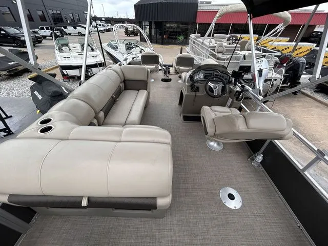 Slide: The Image of Sun Tracker Fishin' Barge 20 DLX 2023 - 9