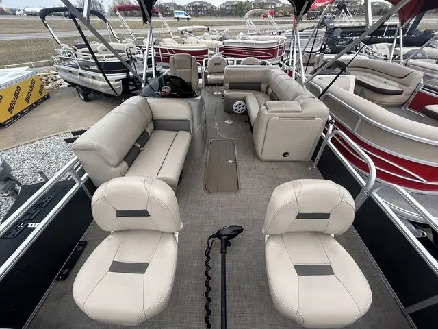 Slide: The Image of Sun Tracker Fishin' Barge 22 XP3 2021 - 11