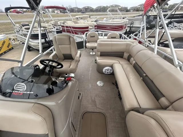 Slide: The Image of Sun Tracker Fishin' Barge 22 XP3 2021 - 13