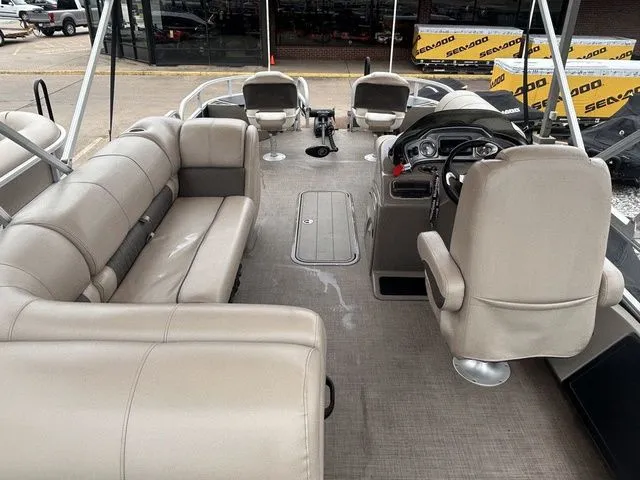 Slide: The Image of Sun Tracker Fishin' Barge 22 XP3 2021 - 16