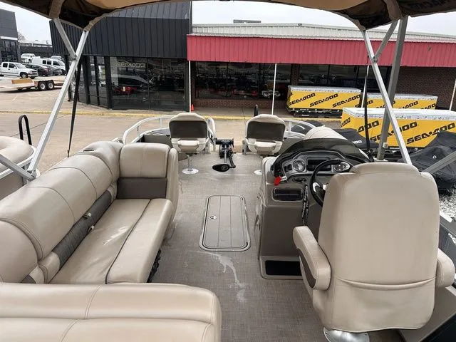 Slide: The Image of Sun Tracker Fishin' Barge 22 XP3 2021 - 17