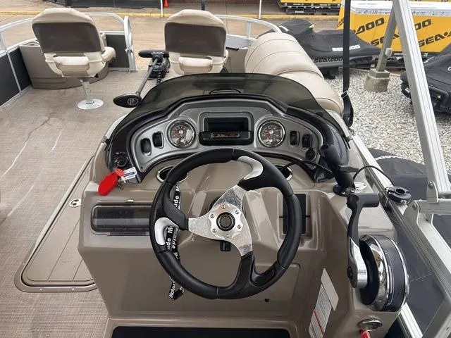 Slide: The Image of Sun Tracker Fishin' Barge 22 XP3 2021 - 18