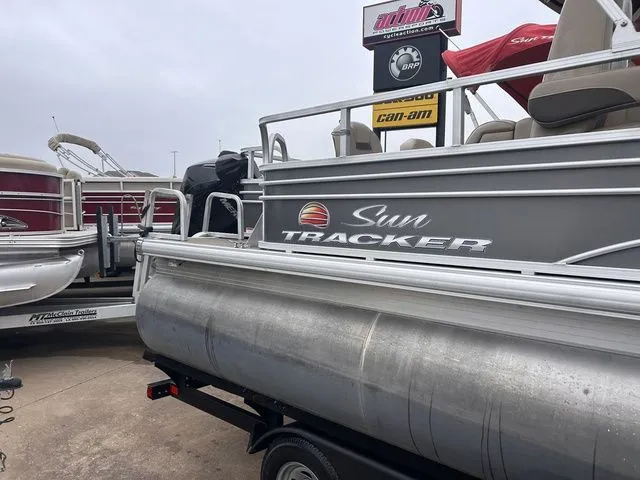 Slide: The Image of Sun Tracker Fishin' Barge 22 XP3 2021 - 4