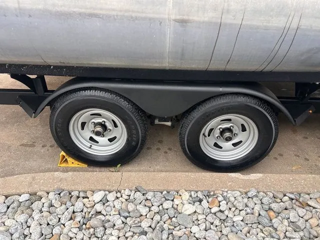 Slide: The Image of Sun Tracker Fishin' Barge 22 XP3 2021 - 5