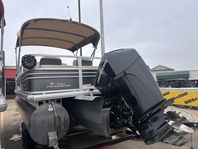 Slide: The Image of Sun Tracker Fishin' Barge 22 XP3 2021 - 8
