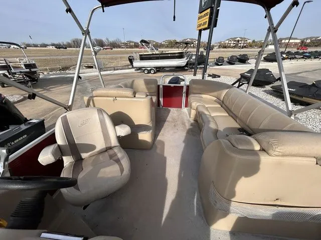 Slide: The Image of Silver Wave 230 Island CL 2017 - 11