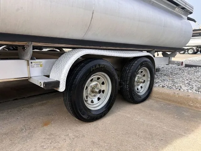 Slide: The Image of Silver Wave 230 Island CL 2017 - 3