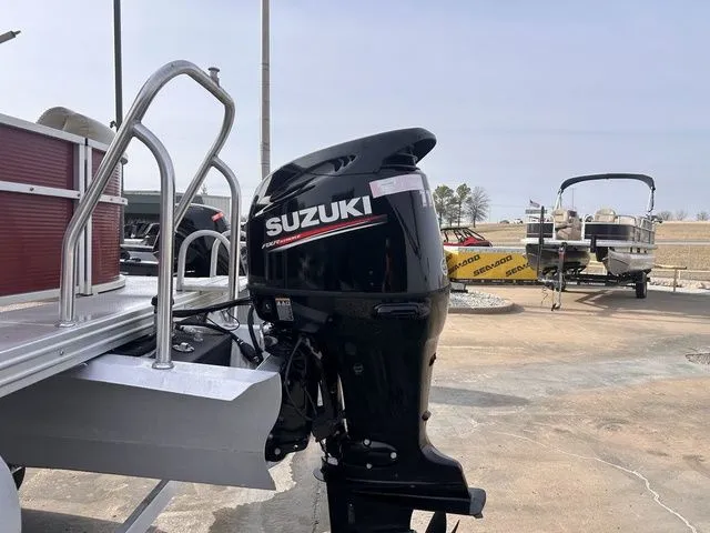 Slide: The Image of Silver Wave 230 Island CL 2017 - 5