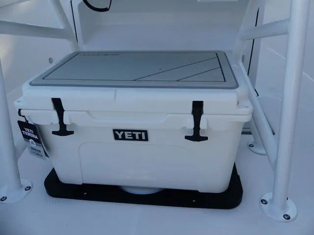 Slide: The Image of Blackfin 222 CC 2026 - 13