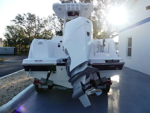 Slide: The Image of Blackfin 222 CC 2026 - 5