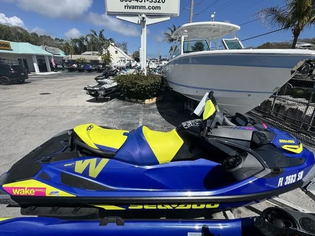 Slide: The Image of Sea-Doo Wake 2021 - 5