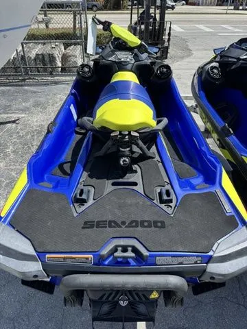 Slide: The Image of Sea-Doo Wake 2021 - 6