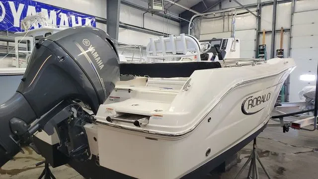 Slide: The Image of Robalo R180 Center Console 2023 - 3