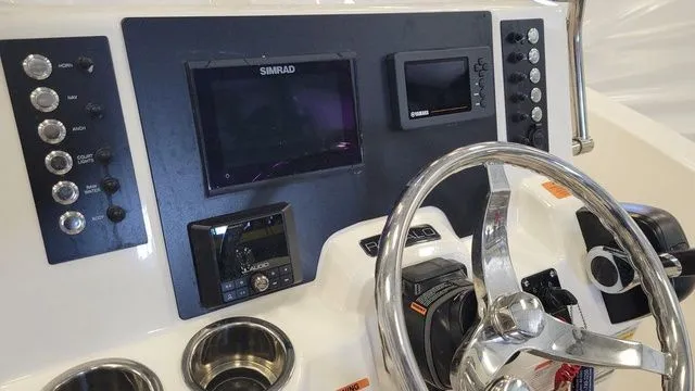 Slide: The Image of Robalo R180 Center Console 2023 - 6