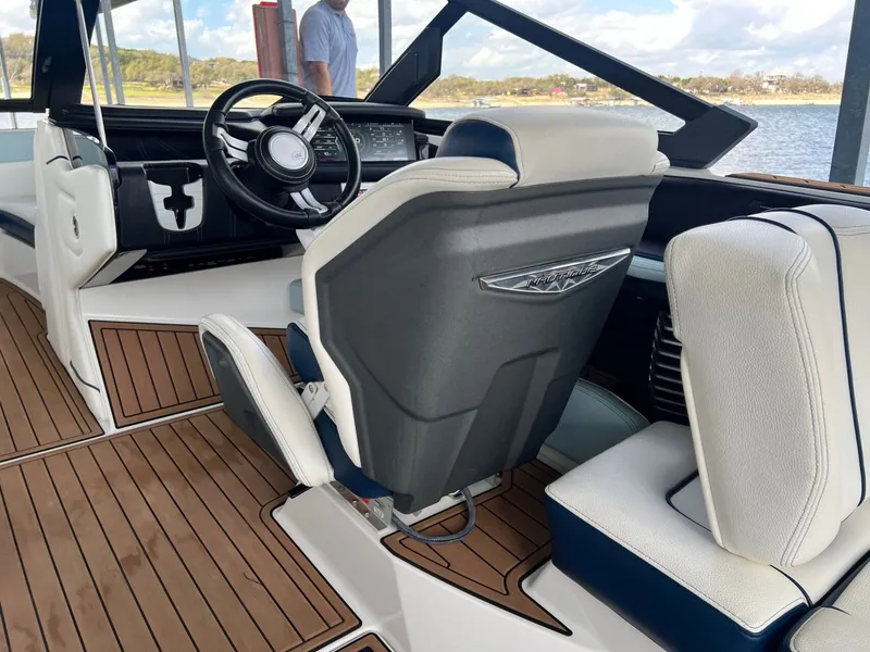 Slide: The Image of Nautique G25 2019 - 15
