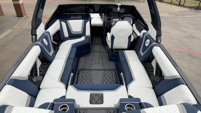 Slide: The Image of Tigé 25ZX 2022 - 11