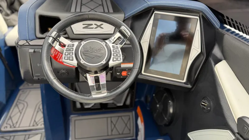 Slide: The Image of Tigé 25ZX 2022 - 20