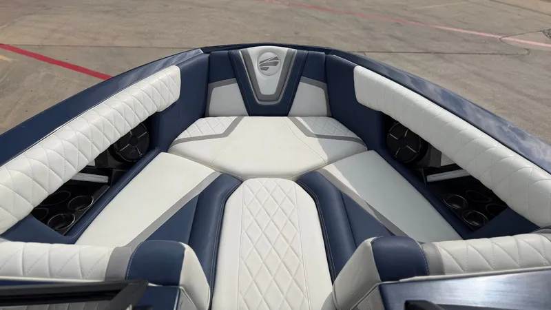 Slide: The Image of Tigé 25ZX 2022 - 21