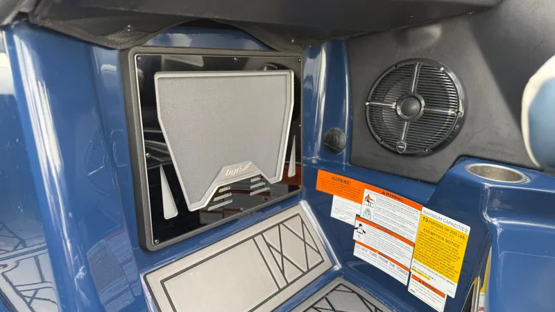 Slide: The Image of Tigé 25ZX 2022 - 22