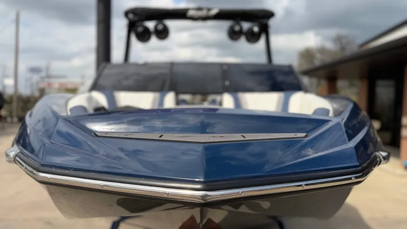 Slide: The Image of Tigé 25ZX 2022 - 9