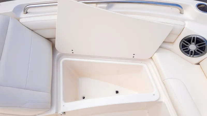 Slide: The Image of Grady-White Freedom 215 2023 - 17