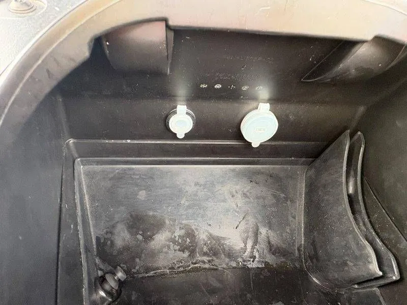 Slide: The Image of Yamaha VX Deluxe 2024 - 16