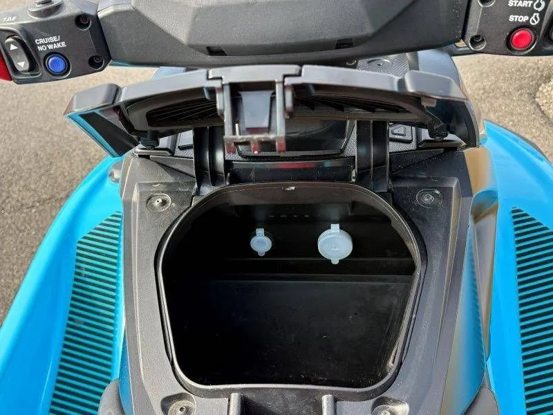 Slide: The Image of Yamaha VX Deluxe 2024 - 18