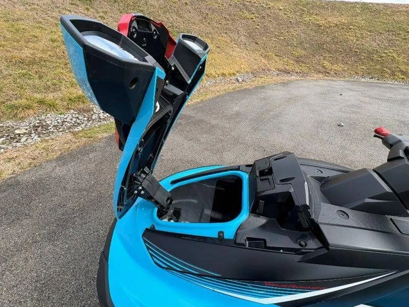 Slide: The Image of Yamaha VX Cruiser 2024 - 25