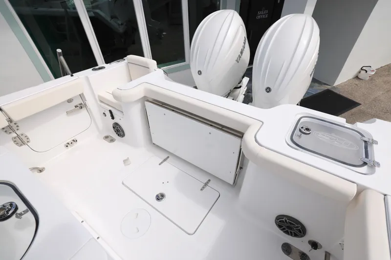 Slide: The Image of Interior view of Sea Hunt Gamefish 25 boat, year 2026. - 14