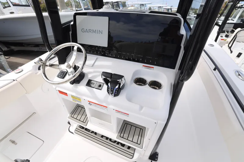 Slide: The Image of Helm console of Sea Hunt Gamefish 25 boat, year 2026. - 3