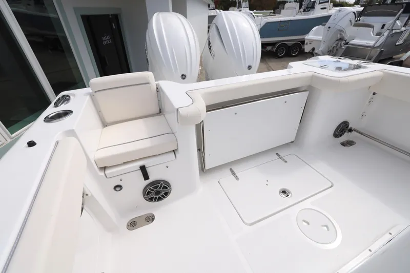 Slide: The Image of Interior of Sea Hunt Gamefish 25 boat, model year 2026. - 8
