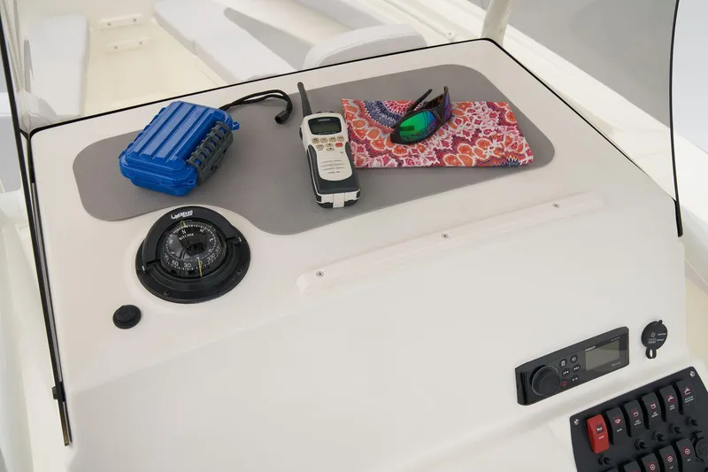 Slide: The Image of Mako 214 Center Console 2025 - 42