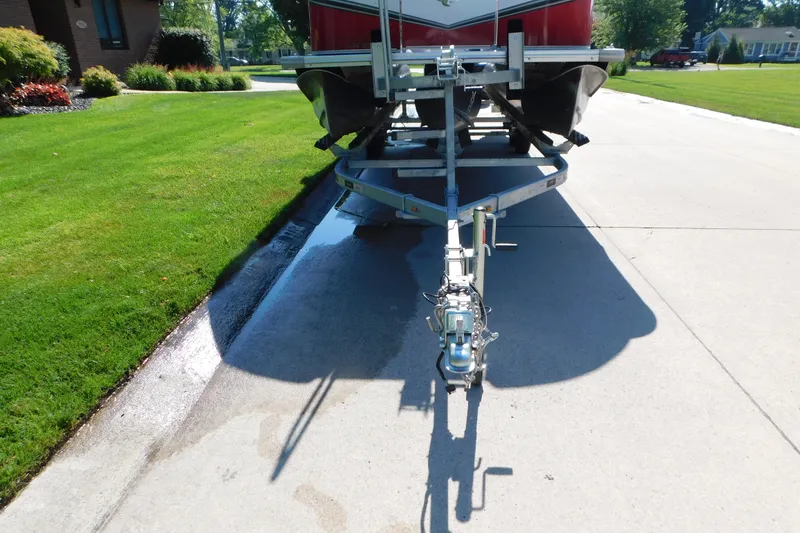 Slide: The Image of 2023 Tahoe Pontoon 2385 LTZ Quad Lounger on trailer, parked on driveway. - 54