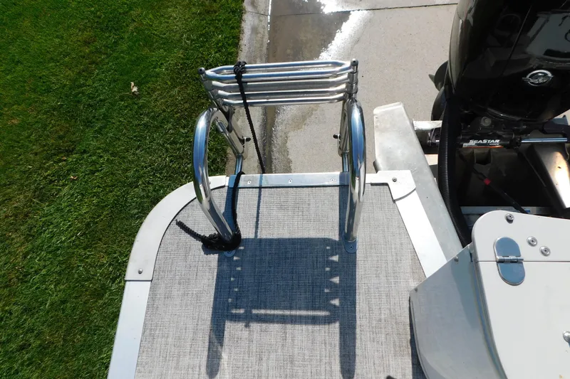 Slide: The Image of 2023 Tahoe Pontoon 2385 LTZ Quad Lounger with stainless steel boarding ladder. - 11