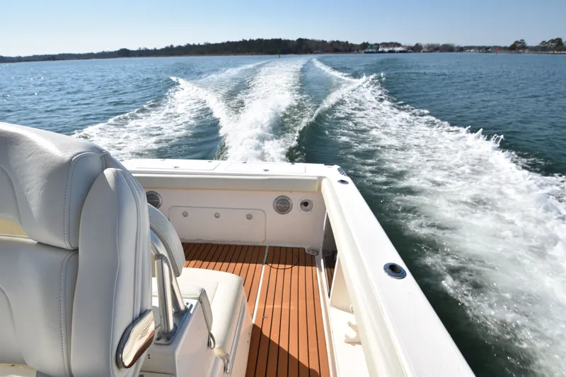 Slide: The Image of Shamrock 246 Adventurer 2007 on water, view from stern. - 20