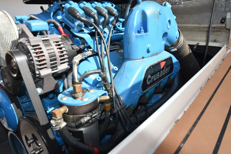 Slide: The Image of Crusader engine in Shamrock 246 Adventurer boat, year 2007. - 47