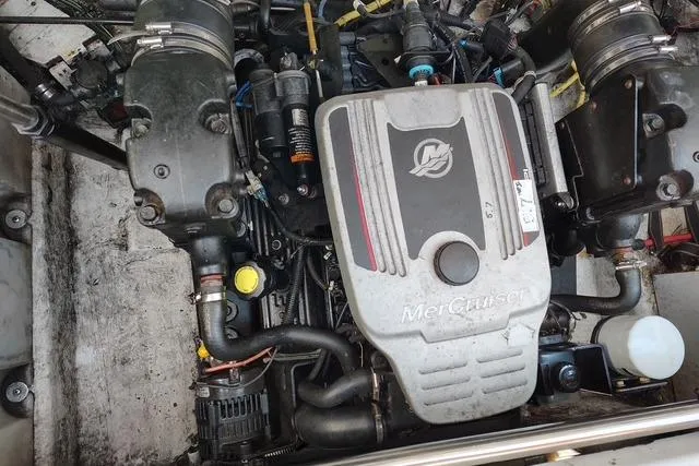 Slide: The Image of 2009 Maxum 2700 SE boat engine, featuring a MerCruiser 4.3L motor. - 19
