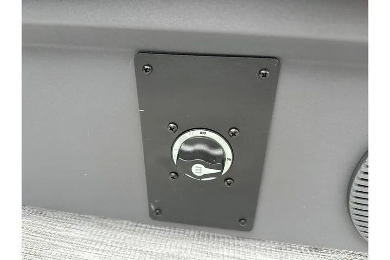 Slide: The Image of Control panel on 2026 Bennington 20 SSR Quad Bench Tritoon boat. - 25