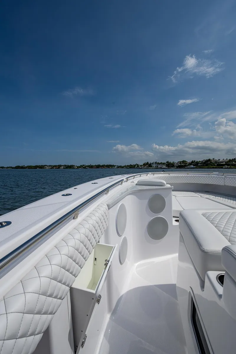 Slide: The Image of HCB 48 Campeon 2025 on open water, luxurious design. - 18