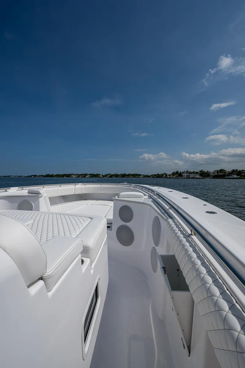 Slide: The Image of HCB 48 Campeon 2025 on calm waters under blue sky. - 22