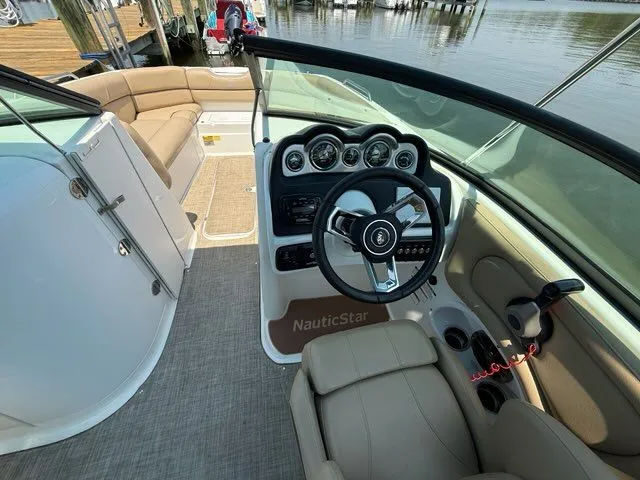 Slide: The Image of NauticStar 243 DC 2019 - 9