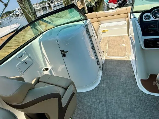 Slide: The Image of NauticStar 243 DC 2019 - 5
