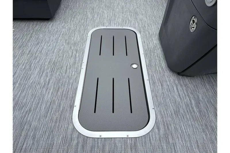 Slide: The Image of Floor hatch on 2026 Bennington 22 SSB SwingBack Tritoon boat interior. - 27