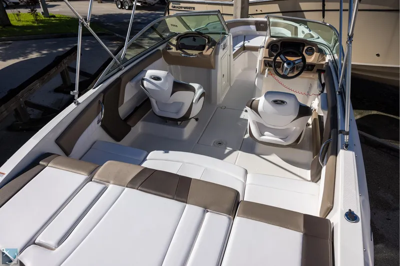 Slide: The Image of 2020 Chaparral 21 SSi OB boat with cushioned seating and Yamaha outboard motor. - 4