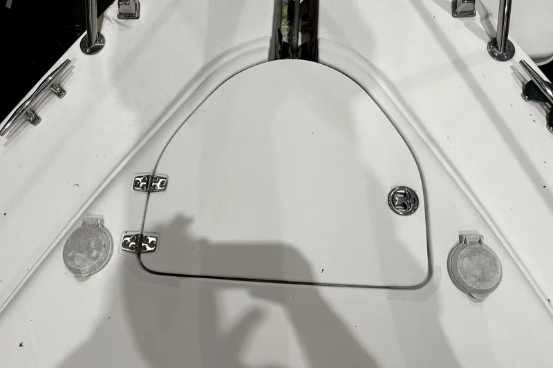 Slide: The Image of 2002 Four Winns 378 Vista boat deck with hatch and metal fittings. - 14