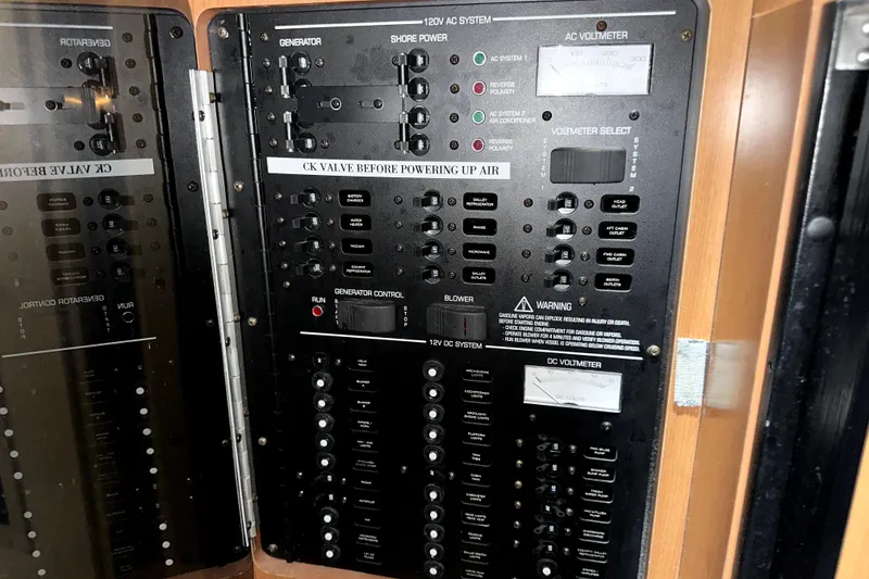 Slide: The Image of Electrical control panel on a 2002 Four Winns 378 Vista boat. - 57