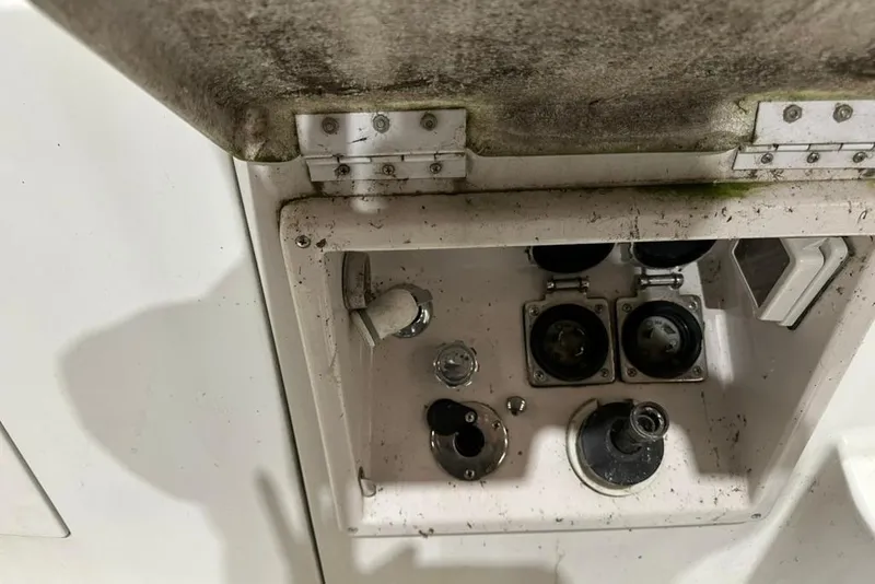 Slide: The Image of Electrical panel on a 2002 Four Winns 378 Vista boat, showing various connectors. - 66