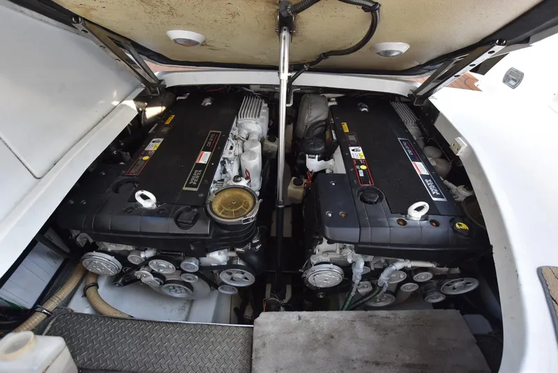 Slide: The Image of 2011 Formula 400ss engine compartment with dual engines. - 21